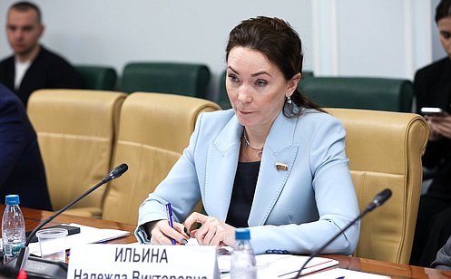 http://council.gov.ru/media/photos/large/6Gv5SeHri4KxTAW4hO6MVjXkaftuKsVK.jpg