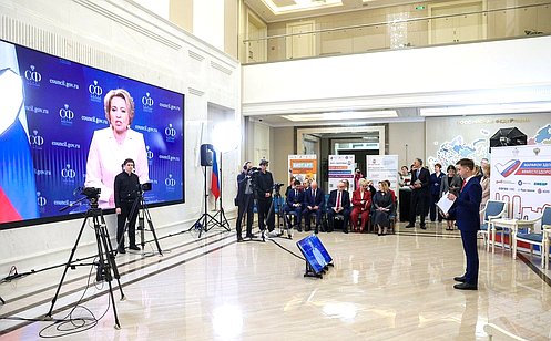 http://council.gov.ru/media/photos/large/6tAiX12xVs0ImOQMlzqn3AG3eYZORAib.jpg