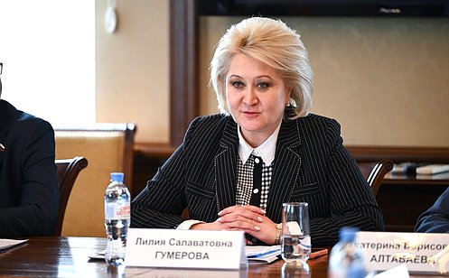 http://council.gov.ru/media/photos/large/8DAMSq9tnVAYC1DG4XzP3Cv1j7LQrYoE.jpg