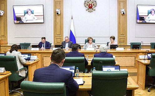 http://council.gov.ru/media/photos/large/8P7A7NWIO64SoSvAA50piLAJdAvVhSs1.jpg