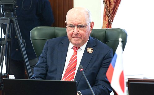 http://council.gov.ru/media/photos/large/8xqPjcewQiuY8iGdn6G7AJyQvdOXsFJc.jpg