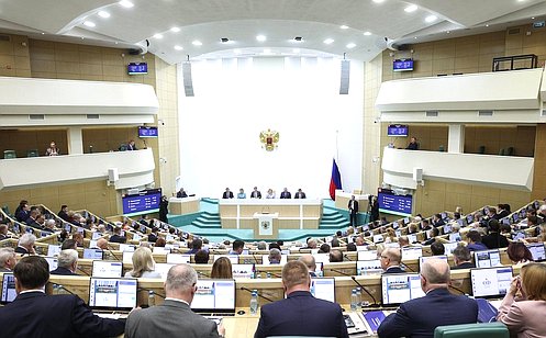http://council.gov.ru/media/photos/large/8zV8QXAjLpyAl0A68lRAnmEBMuHStM2T.jpg