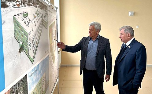 А. Артамонов проконтролировал ход строительства и капремонта школ в Калуге
