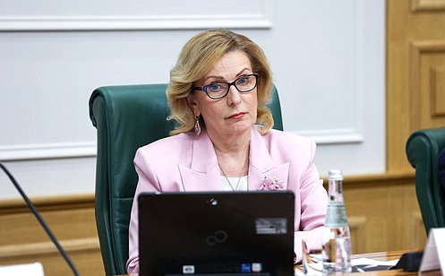http://council.gov.ru/media/photos/large/95a0reRvmKlbYKaAyXhUFwwjtLCIeXHr.jpg