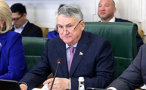 http://council.gov.ru/media/photos/large/9ZGzdsNBbSQrcdG26ppgTG3S8AlFoOK6.jpg