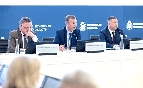 http://council.gov.ru/media/photos/large/A9Vyhq0WbHWSCmQunZO71hA3rGrh8qZo.jpg