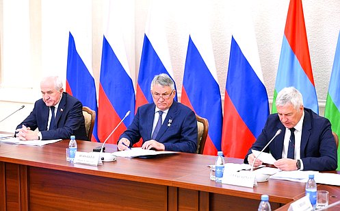 http://council.gov.ru/media/photos/large/AXHguk3ymT0h9ypIhIsW5n4Ssd4aatLG.jpg