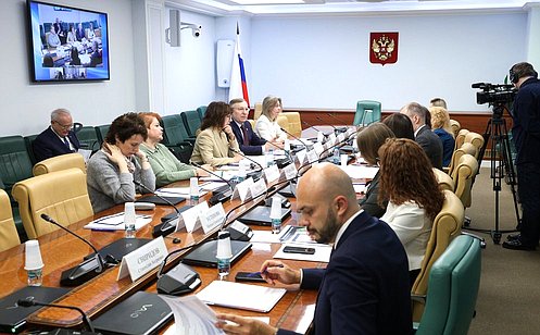 http://council.gov.ru/media/photos/large/BCTwFnumRZIz1YAYzhNirAx7MWLxSaAR.jpg