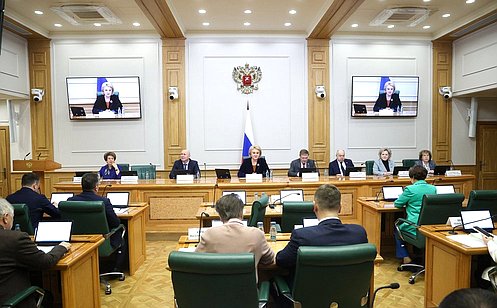 Л. Гумерова: Профильный Комитет СФ обсудил подготовку к проведению в 2026 году государственной итоговой аттестации по образовательным программам среднего общего образования