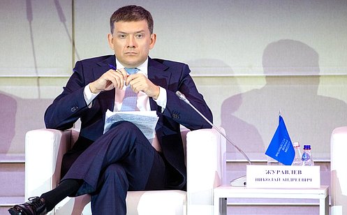 http://council.gov.ru/media/photos/large/CGuFVA0zXyX3P4Kddnfez4PkROw43Lyw.jpg