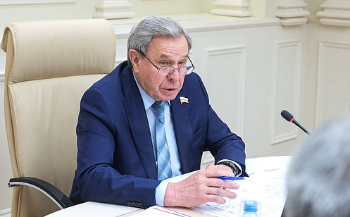 http://council.gov.ru/media/photos/large/Cw1WdgMjLrJY95AeCzJmYazsDWJX1rBR.jpg