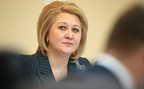 Л. Гумерова провела заседание Комитета СФ по науке, образованию и культуре