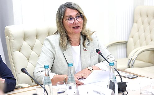 http://council.gov.ru/media/photos/large/Dqcow3v5UvOrJ7kyivSAlD8kNVQySgBH.jpg