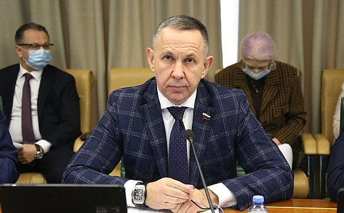 О. Алексеев: В Саратовской области в 2023 году должны быть обеспечены жильем все дети-сироты, стоящие в очереди на его предоставление