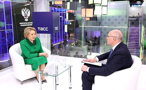 http://council.gov.ru/media/photos/large/EUUxPyqEbK5nreIIsVA7tyUhAraN1GSv.jpg
