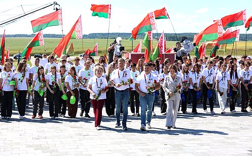http://council.gov.ru/media/photos/large/EexshS3SyaX3CfwzSAW4H46PAP8i53nL.jpg