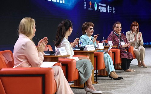 http://council.gov.ru/media/photos/large/Eq7zAKDOQsE8OjiQjyXYRNpuY7g942Zi.jpg