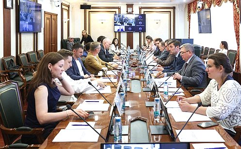 http://council.gov.ru/media/photos/large/Io7vFRY4SJvRYrvDAmzUZQBKNdqQjgQ6.jpg