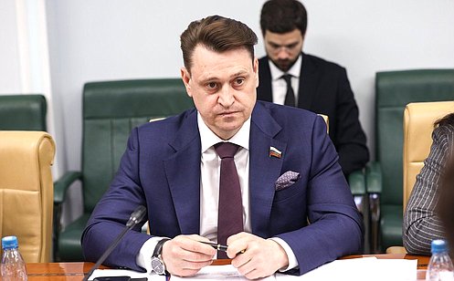 http://council.gov.ru/media/photos/large/MgVMtecIlxaNVvb64Qr1Ivypao81YPGa.jpg