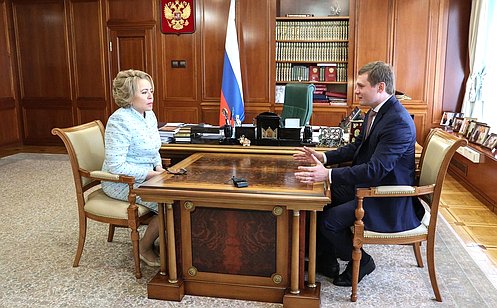 В. Матвиенко провела встречу с главой Республики Хакасия В. Коноваловым