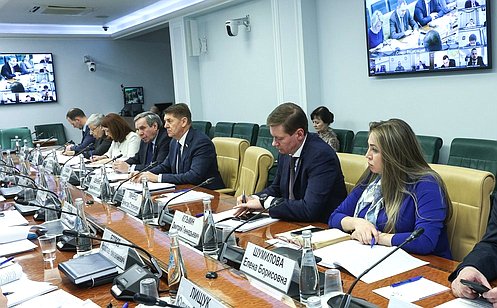 А. Шевченко провел круглый стол по вопросам совершенствования системы капитального ремонта жилищного фонда