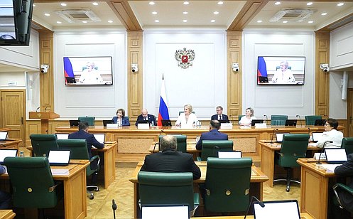 http://council.gov.ru/media/photos/large/NsC3R3kKlvjCnnR0jSOCaYnkIW6MqeIu.jpg