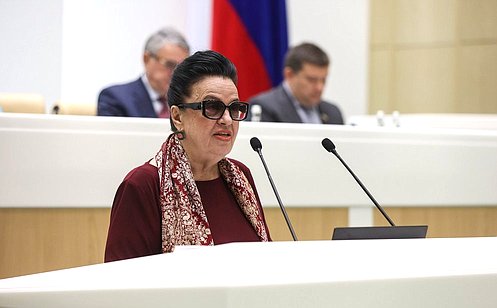 В рамках «Времени эксперта» на заседании Совета Федерации выступила народный поэт Республики Дагестан М. Ахмедова