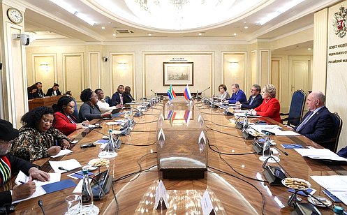 http://council.gov.ru/media/photos/large/PRUpiBfHQeXdprN7kXgmeEXOd6AMrxyS.jpg