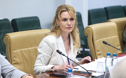 http://council.gov.ru/media/photos/large/PsQuW5KhuuZCo9CRPDrCJA9jjhEkv1mB.jpg