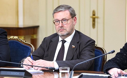 http://council.gov.ru/media/photos/large/Pvs6icF2AzNk8drec7EzZw7UeWXaEVOA.jpg