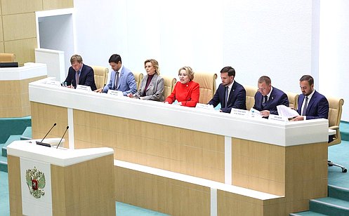 http://council.gov.ru/media/photos/large/QgyIWWJ6Y18jncImlXW5OgaAFxLJAG54.jpg