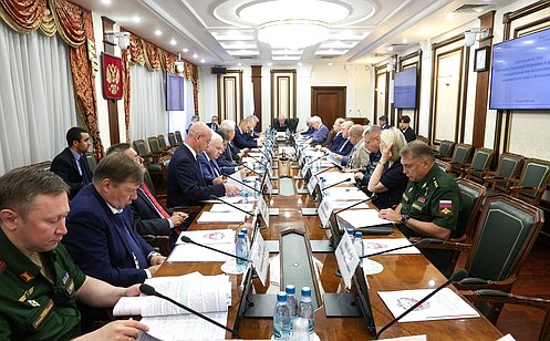 http://council.gov.ru/media/photos/large/R66BvvOaUrerpbIbRdeTQEi24xaeZ5pC.jpg