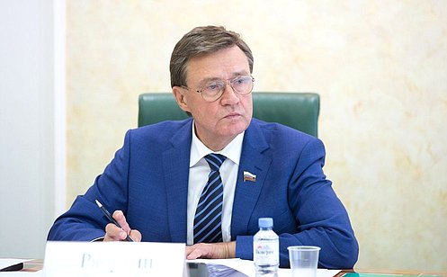 С. Рябухин провел в Ульяновской области заседание чрезвычайной комиссии по урегулированию вопросов в сфере регионального здравоохранения