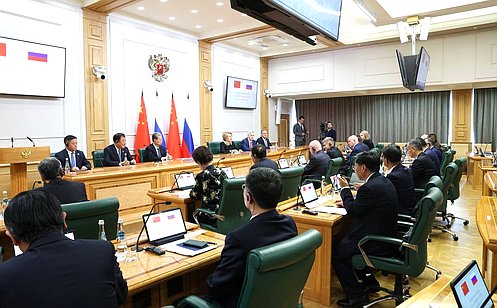 http://council.gov.ru/media/photos/large/UxFSk9PZznCVq8HYrT433f2WoTSC3qpx.jpg