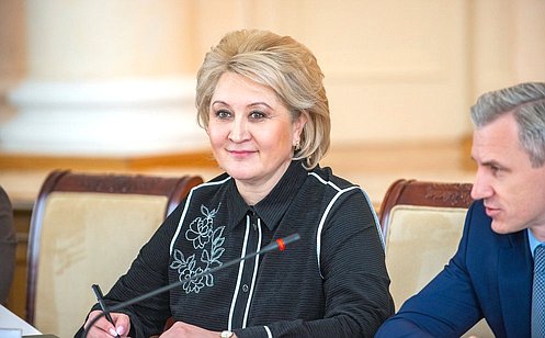 http://council.gov.ru/media/photos/large/WC4ZGKvf45k2Ai52Uq4AEEGWqhFDQBtv.jpg
