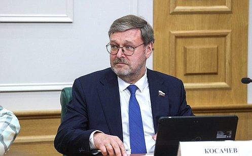http://council.gov.ru/media/photos/large/XMsPdW7wOo0DGh0HH87UMKUtRAO4mzdf.jpg