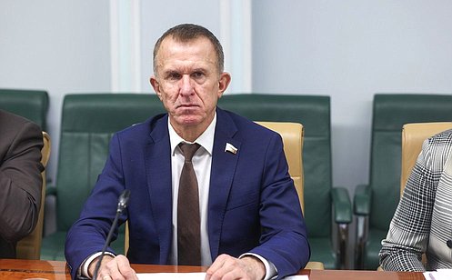 http://council.gov.ru/media/photos/large/XltQd3r6eVeZfVnHe65HC12CzQuN6d1i.jpg
