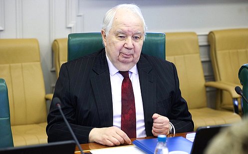 http://council.gov.ru/media/photos/large/Y7SLgI4MFmGMWR9dST2zZeyHmIOSPxlV.jpg