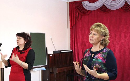Т. Гигель в рамках рабочей поездки в Республику Алтай посетила школу-интернат для глухонемых детей
