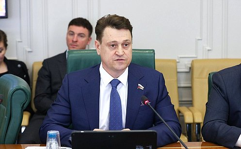 http://council.gov.ru/media/photos/large/ZbeIi2JQV1Kxg3OAhJlAC1w2zv6AUVXm.jpg