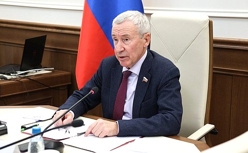 http://council.gov.ru/media/photos/large/dO32xMB7uMZvfQ8T9qAm6AP8dT9bu0s8.jpg