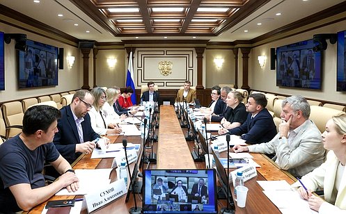 http://council.gov.ru/media/photos/large/hcun3LODMHC8RJlRwRoQ0xLei9obWe2M.jpg