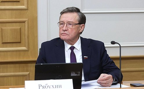 http://council.gov.ru/media/photos/large/hpI0nUjgoh8YIW77ZuRrdFvfcxoVFK7E.jpg