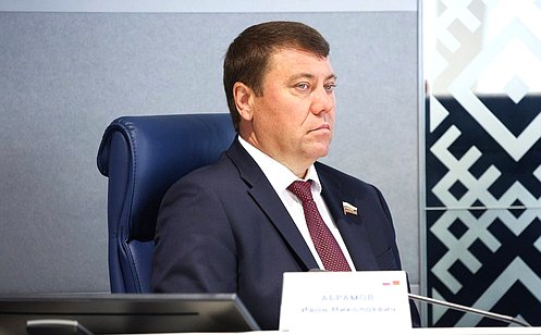 http://council.gov.ru/media/photos/large/isnJdLQLdQIoVUOp3aebdrbzBq52JhQR.jpg