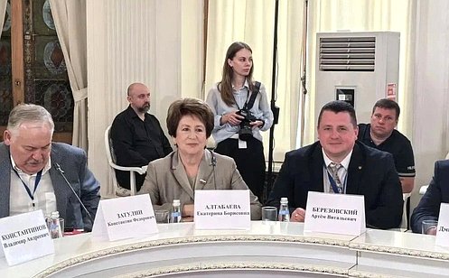 http://council.gov.ru/media/photos/large/jAgDo53CXNpsEucBEfnNBvBw2hyjawgb.jpg