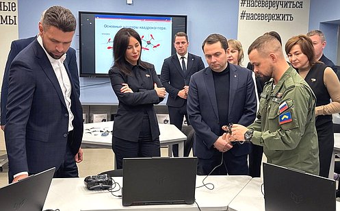 Е. Дягилева и Л. Круглова посетили в Мурманской области школу, досрочно открывшуюся после капитального ремонта