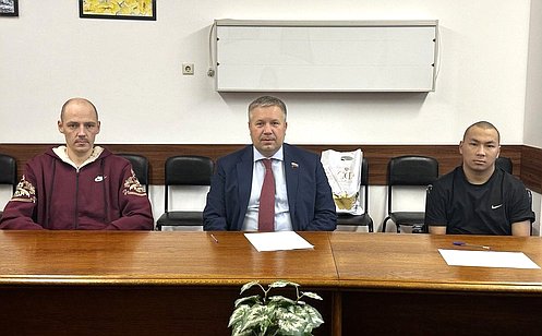 Д. Гусев навестил в госпитале участников СВО из Ненецкого автономного округа