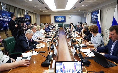 http://council.gov.ru/media/photos/large/m6gRK4eZ8g8U0SyHBzefltxyezr0T60V.jpg