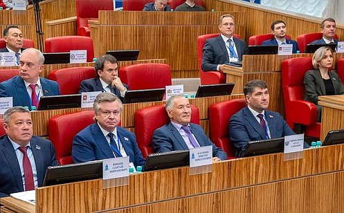 http://council.gov.ru/media/photos/large/m7TxKHfCpCOKybiLaijbuzmBENojhytZ.jpg