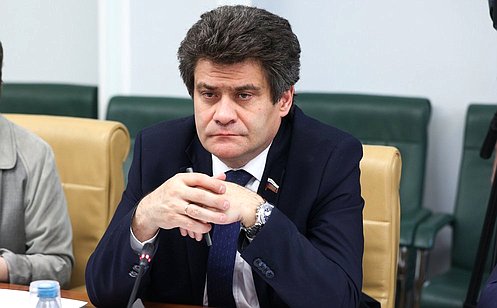 http://council.gov.ru/media/photos/large/mFud2cZKEj5a7inFrVfZrAwudS0mhAZg.jpg